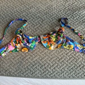 kulani kinis top size small!